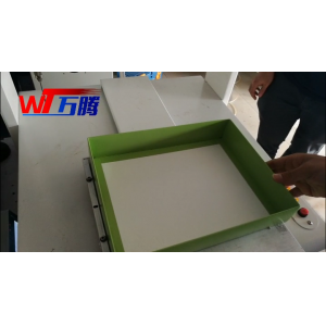 紙品行業-百雀羚紙盒刷白膠-點膠機灌膠機生產